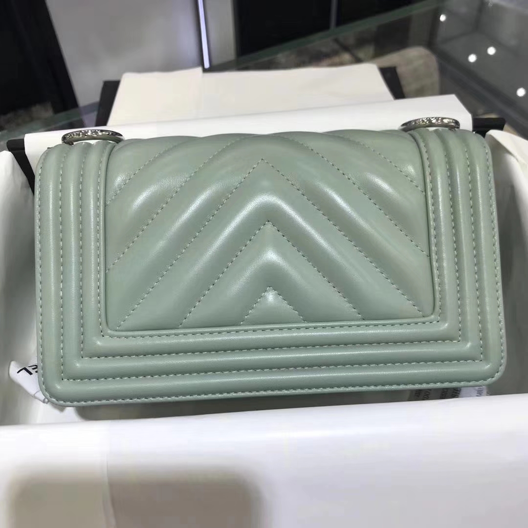 Chanel 香奈儿 leboy 进口小羊皮 V格款 抹茶绿 银扣 20cm