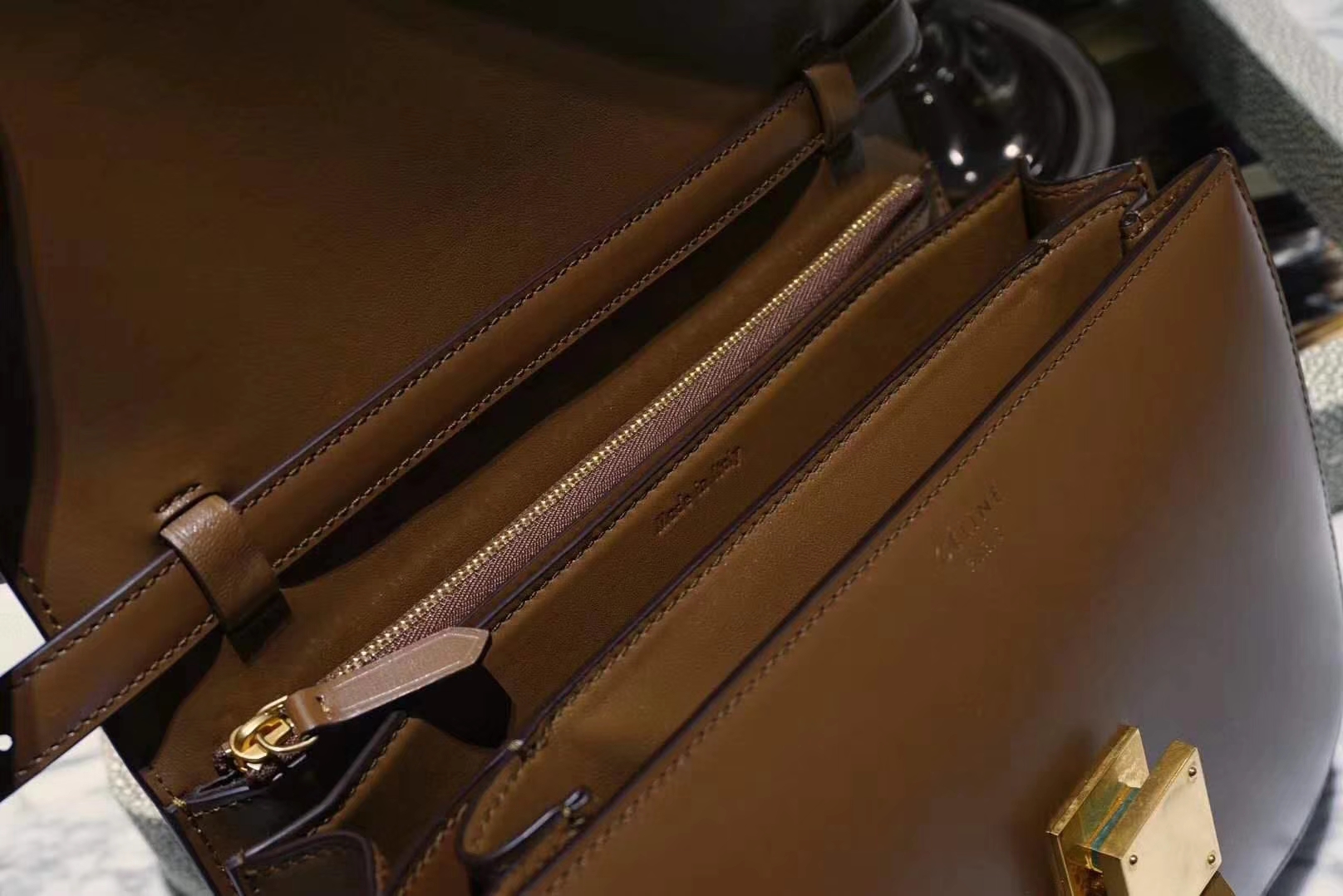 2018款专柜同步 Celine 思琳 box 焦糖色 新版本