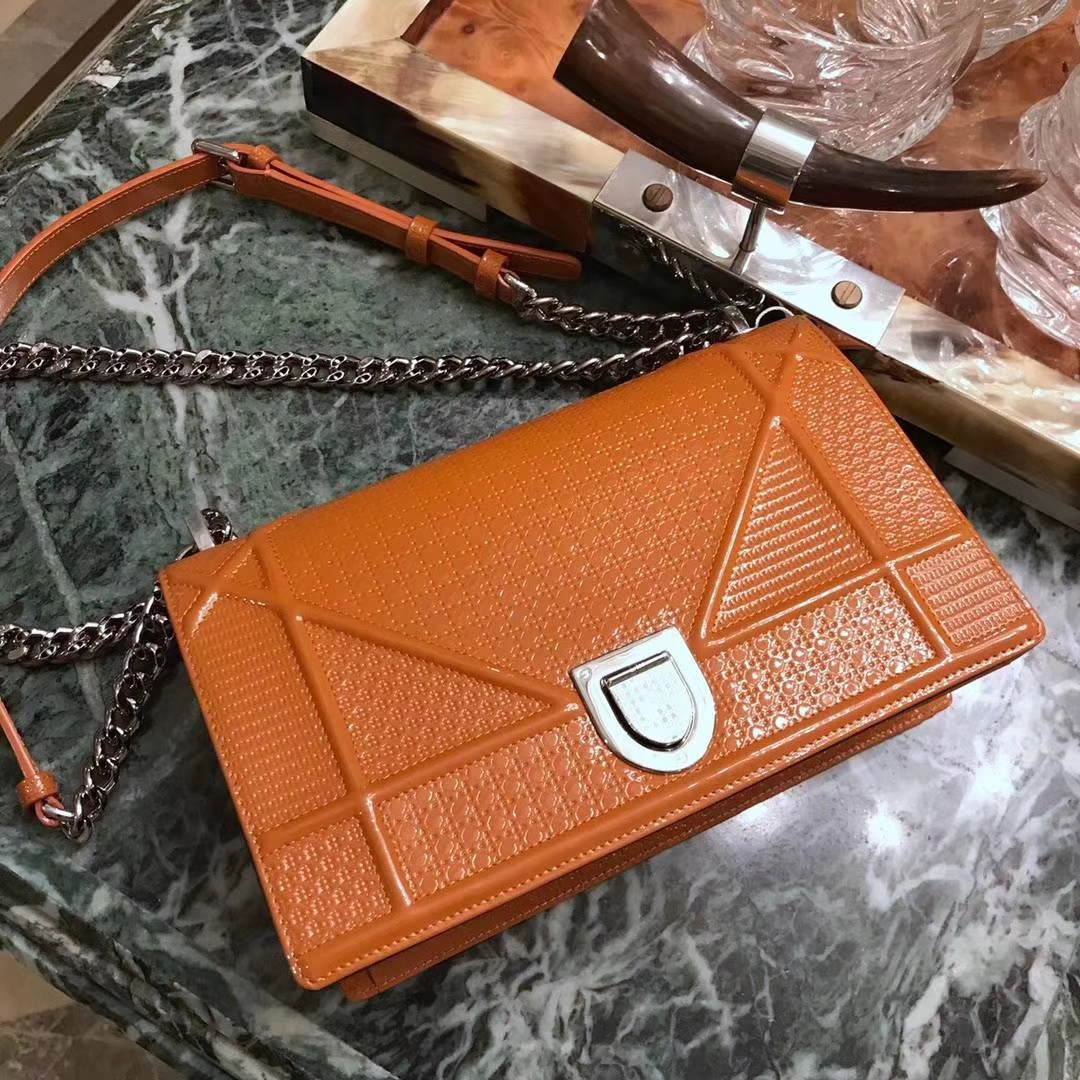 Dior 迪奥 腾格纹 牛皮压花蜜糖棕 25cm