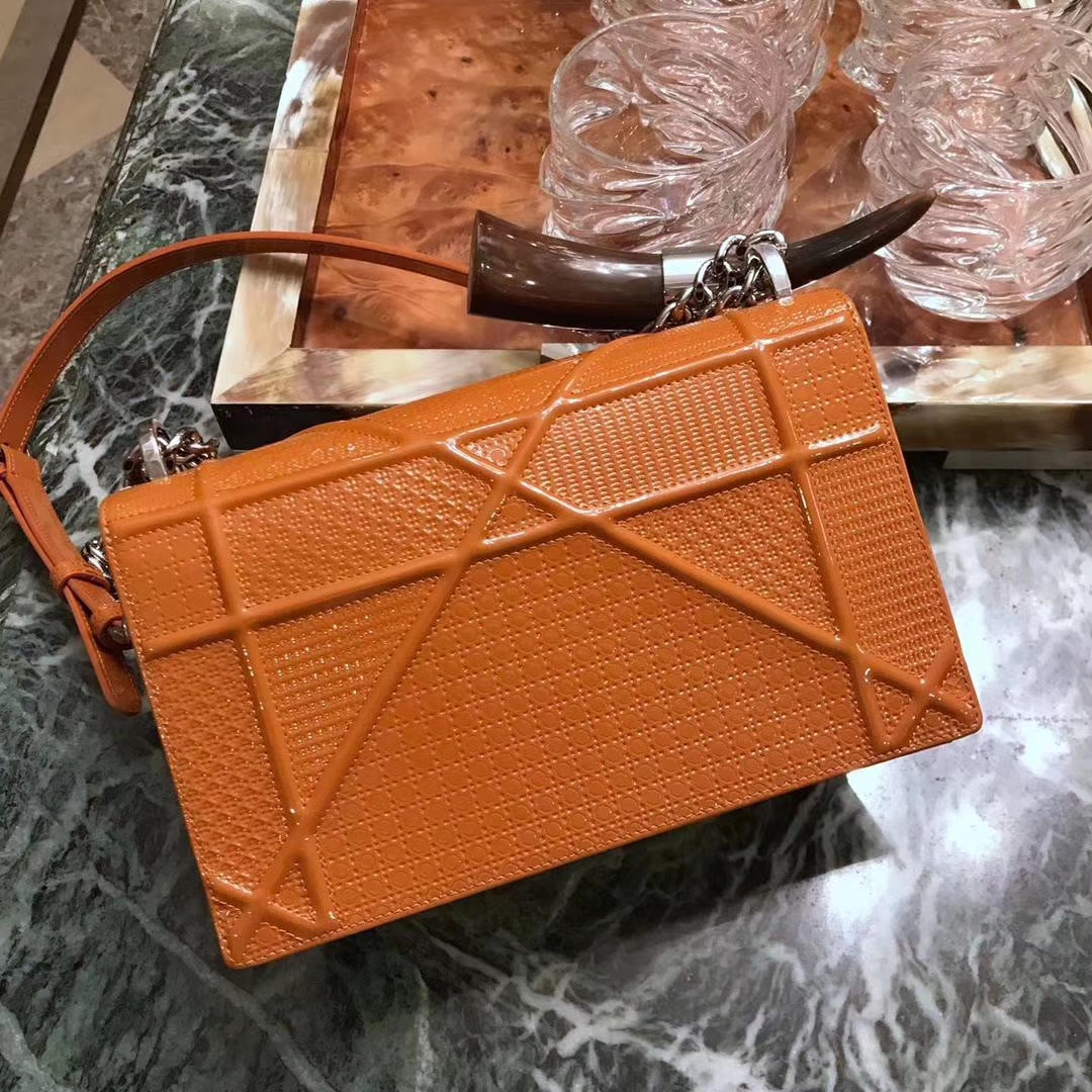Dior 迪奥 腾格纹 牛皮压花蜜糖棕 25cm