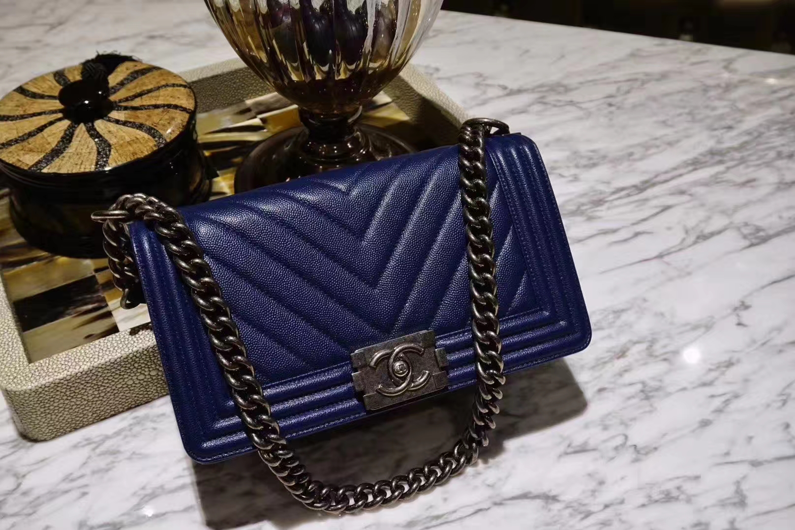 Chanel 香奈儿 Leboy系列 25cm 原厂皮小鱼子酱 海军蓝 古银五金～