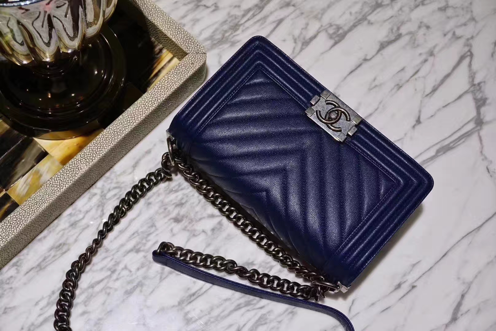 Chanel 香奈儿 Leboy系列 25cm 原厂皮小鱼子酱 海军蓝 古银五金～