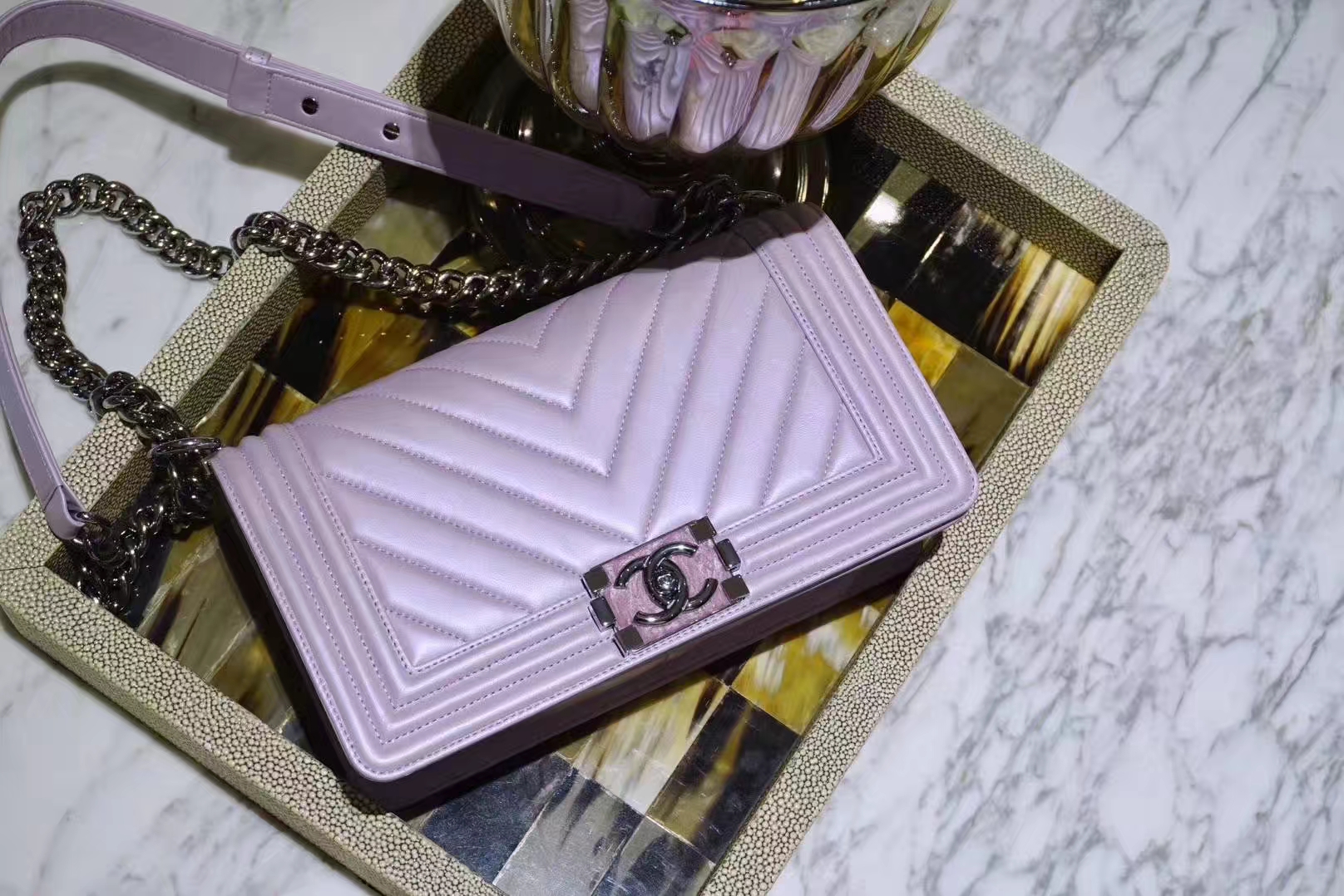 Chanel 香奈儿 Leboy系列 25cm 原厂小羊皮 珠光粉色 大理石纹琉璃五金