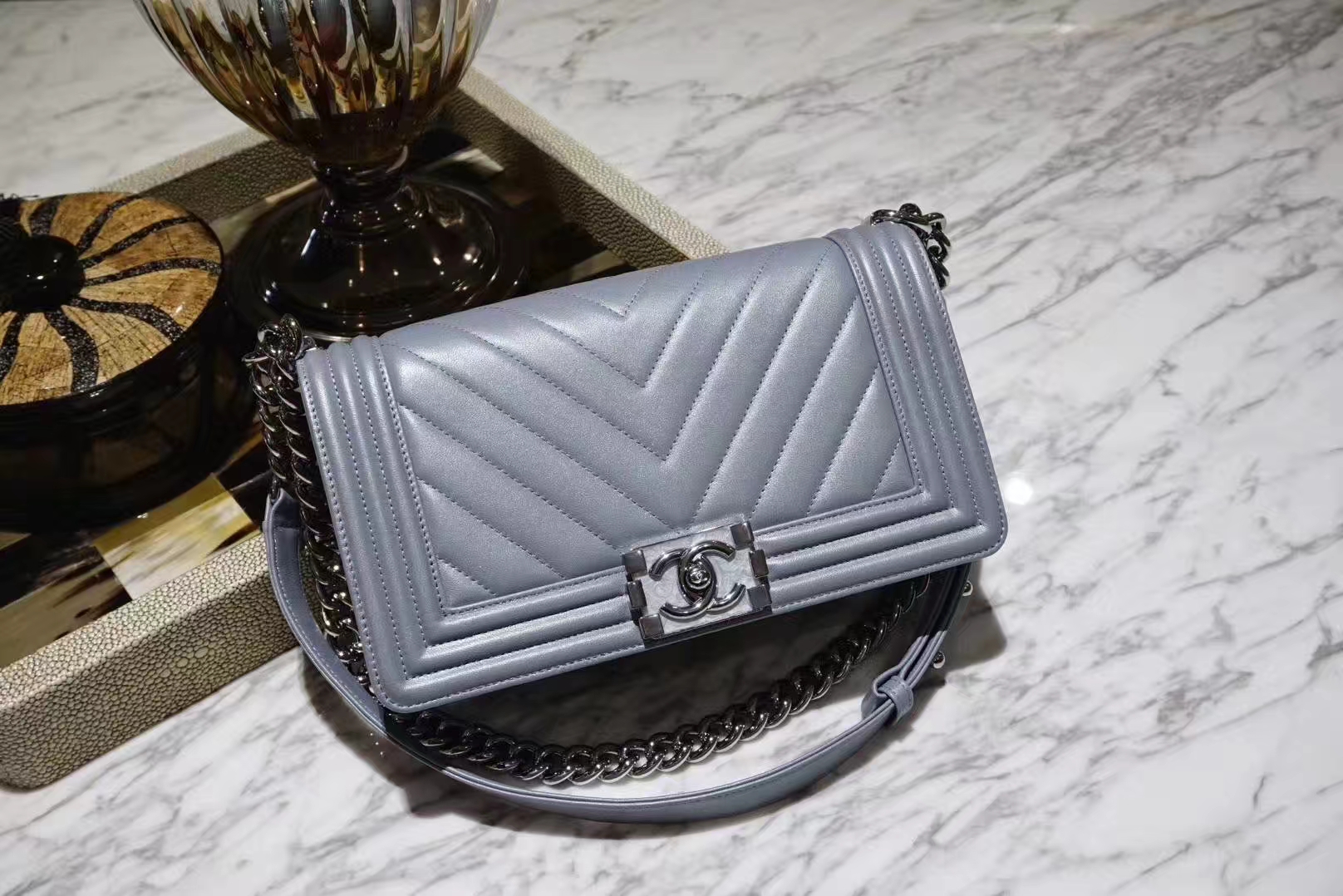 Chanel 香奈儿 Leboy系列 25cm 原厂小羊皮 珠光蓝色 大理石纹琉璃五金