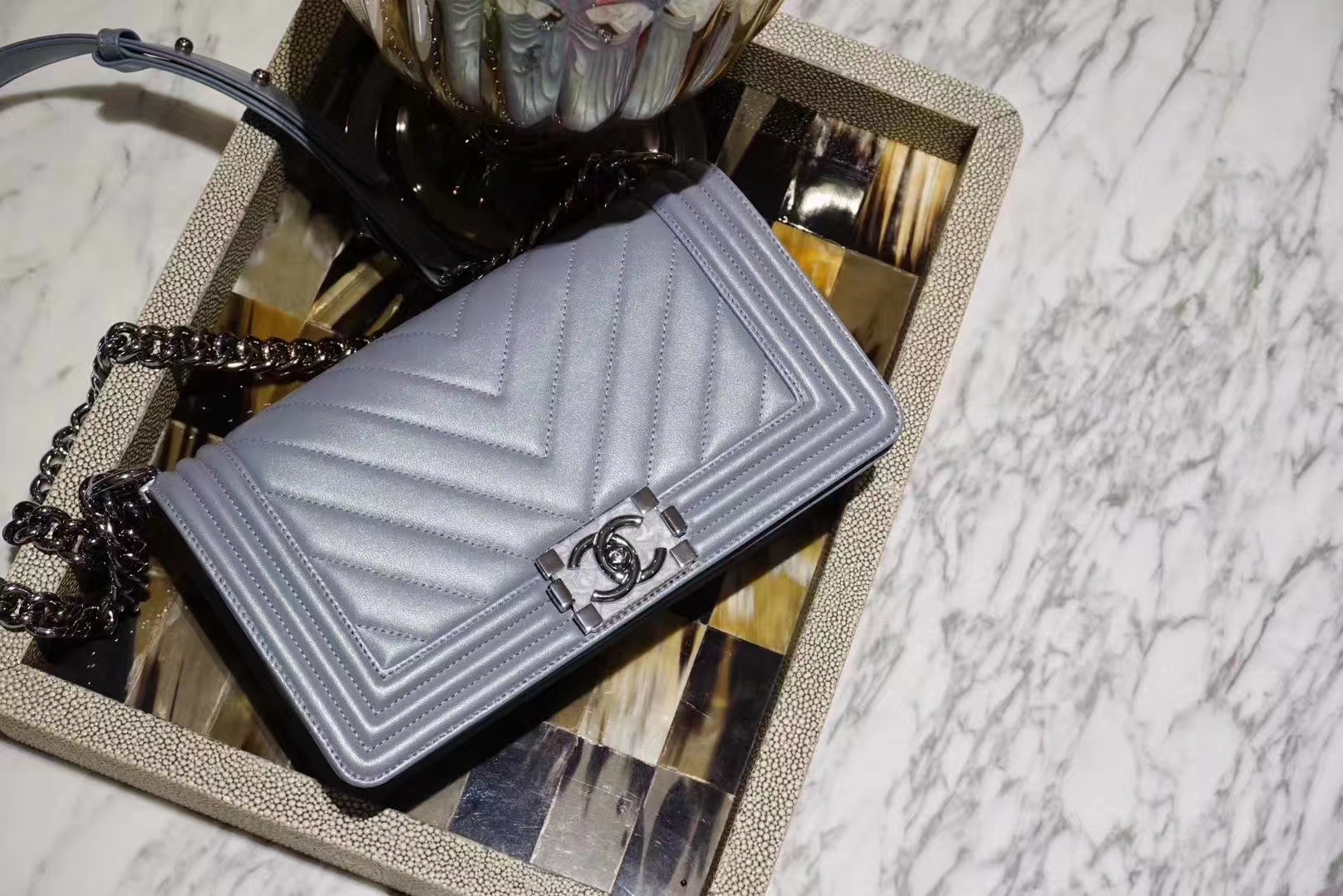 Chanel 香奈儿 Leboy系列 25cm 原厂小羊皮 珠光蓝色 大理石纹琉璃五金