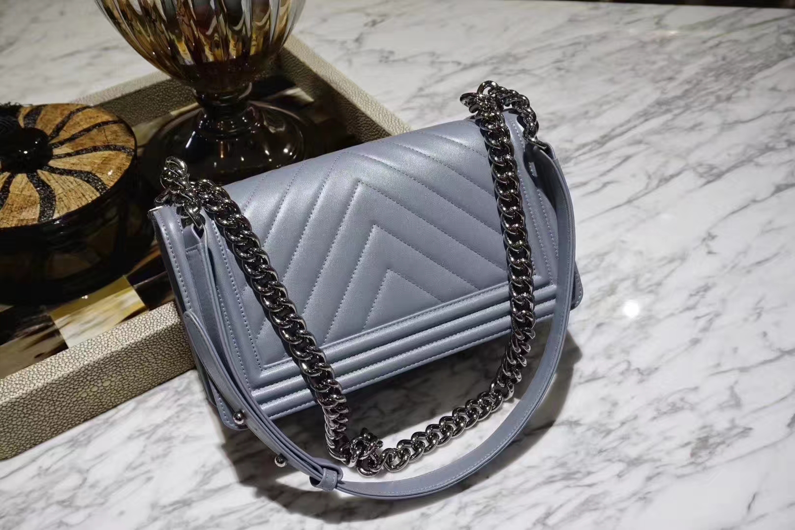 Chanel 香奈儿 Leboy系列 25cm 原厂小羊皮 珠光蓝色 大理石纹琉璃五金