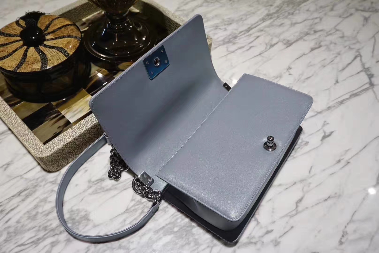 Chanel 香奈儿 Leboy系列 25cm 原厂小羊皮 珠光蓝色 大理石纹琉璃五金