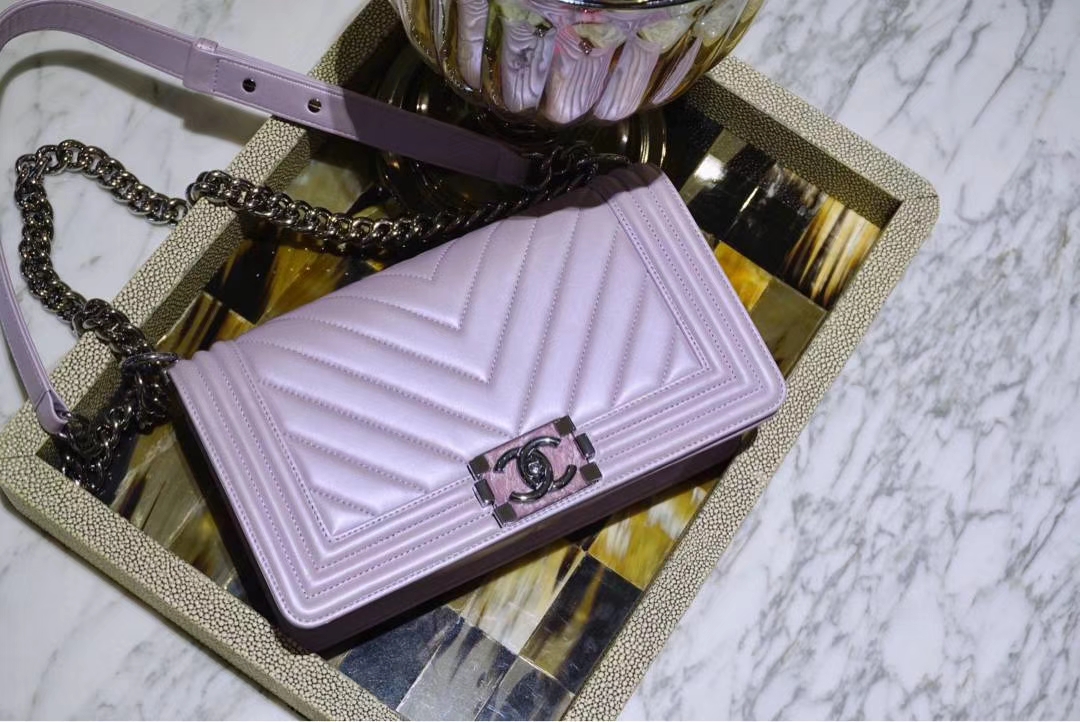 Chanel 香奈儿 Leboy系列  25cm 原厂小羊皮 珠光粉色 大理石纹琉璃五金 V型
