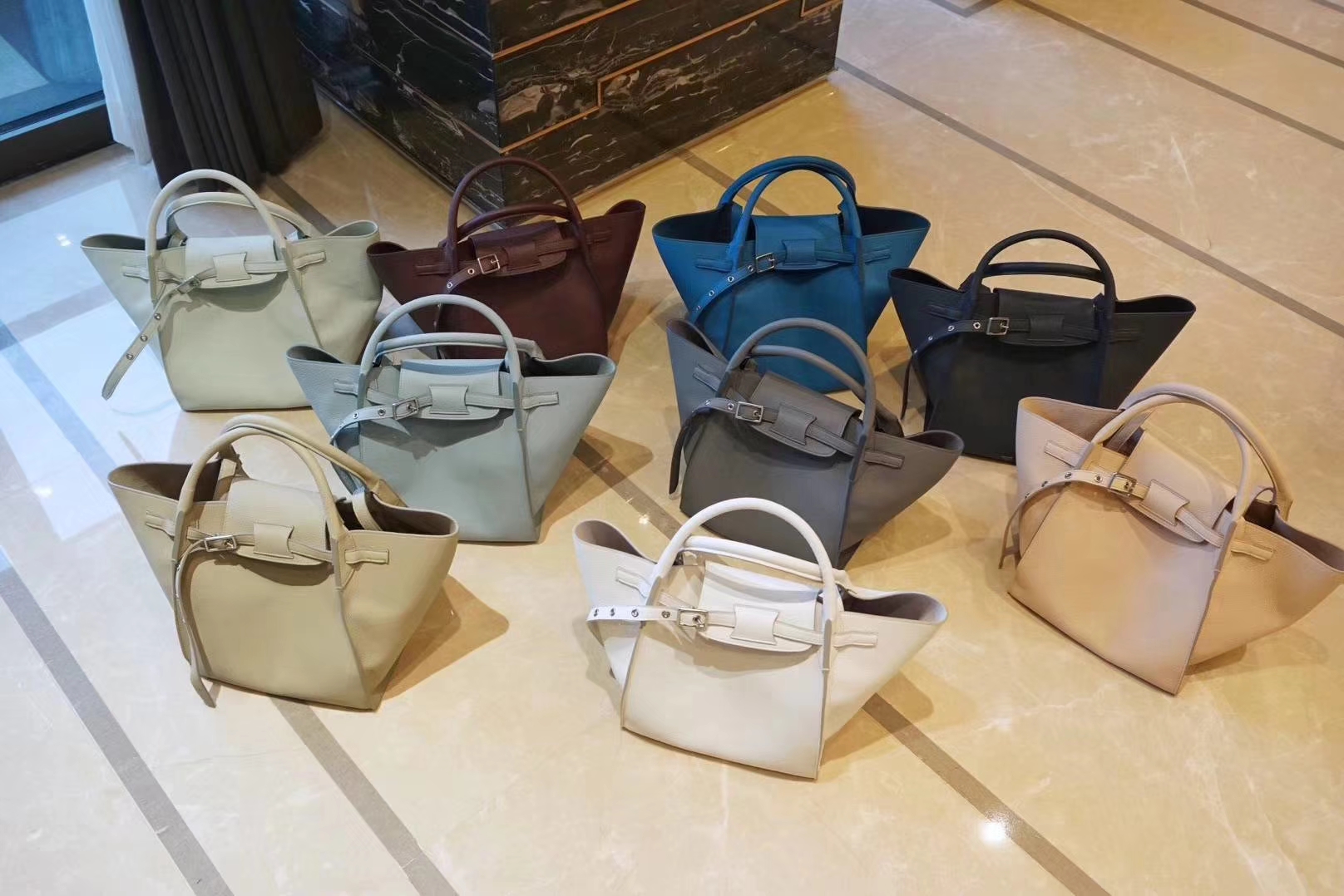 CÉLINE  购物袋   专柜同步发售  中号  24x26x22cm