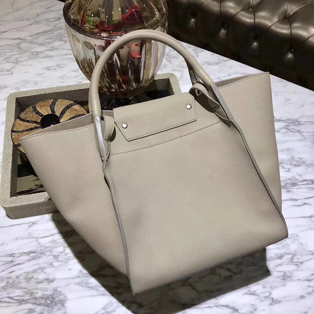 CÉLINE  购物袋   专柜同步发售  中号  24x26x22cm 米灰色
