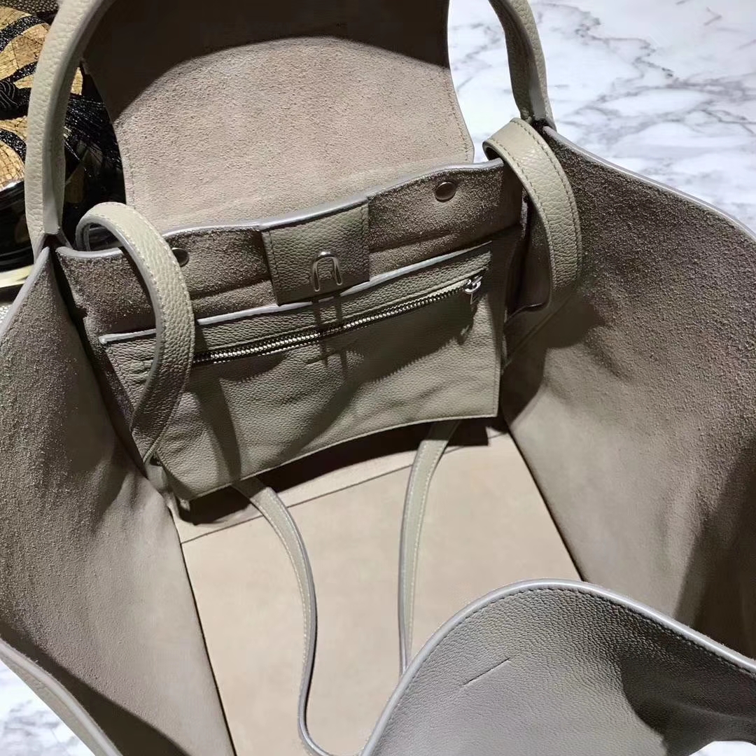 CÉLINE  购物袋   专柜同步发售  中号  24x26x22cm 米灰色