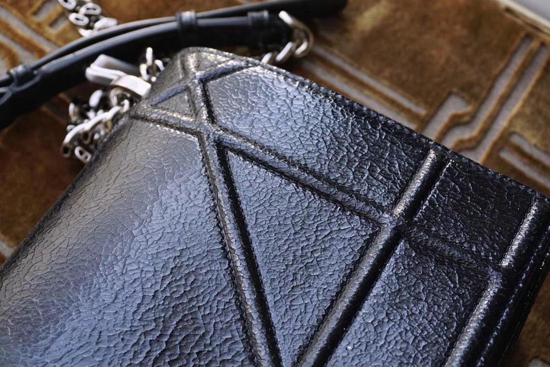Dior 迪奥 黑色 鹿皮 爆裂纹 爆裂感十足   非常柔软 不会掉色掉皮