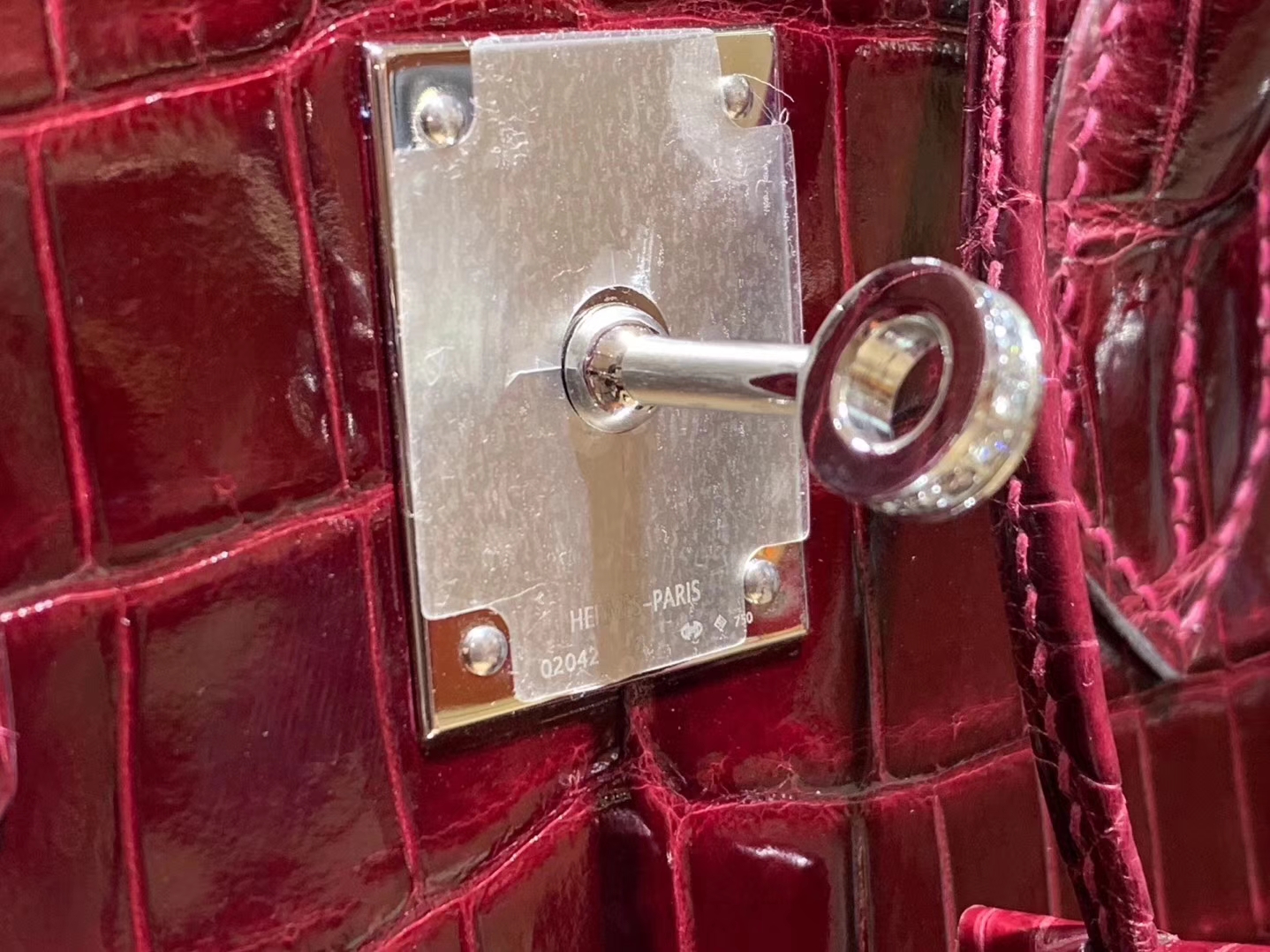 HERMES 爱马仕 铂金包 Birkin 30cm 亮面鳄鱼皮 酒红色 带钻银扣
