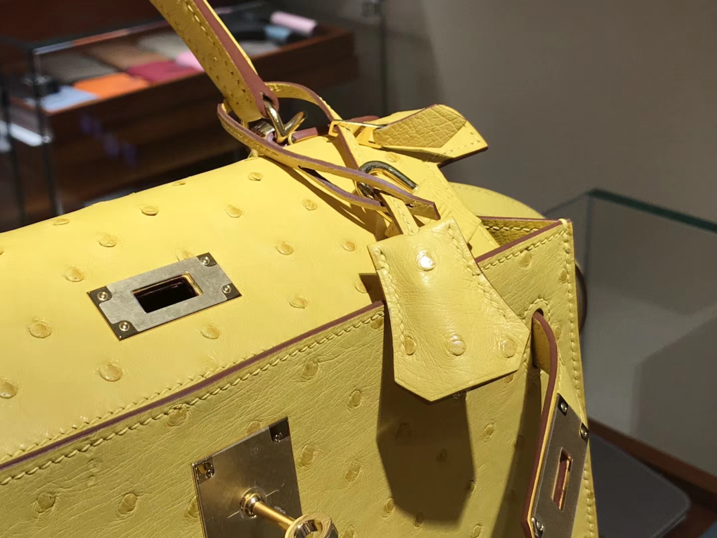 凯莉包 Kelly 25cm 28cm 鸵鸟皮 太阳黄 9V 金银扣都可以定制 配全套专柜原版包装