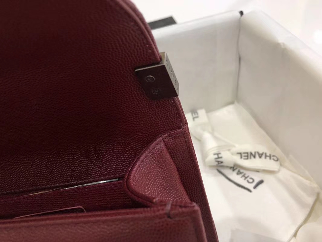 Chanel 香奈儿 Leboy Bag 大Vv款 小鱼子酱 枣红 20cm 古银扣