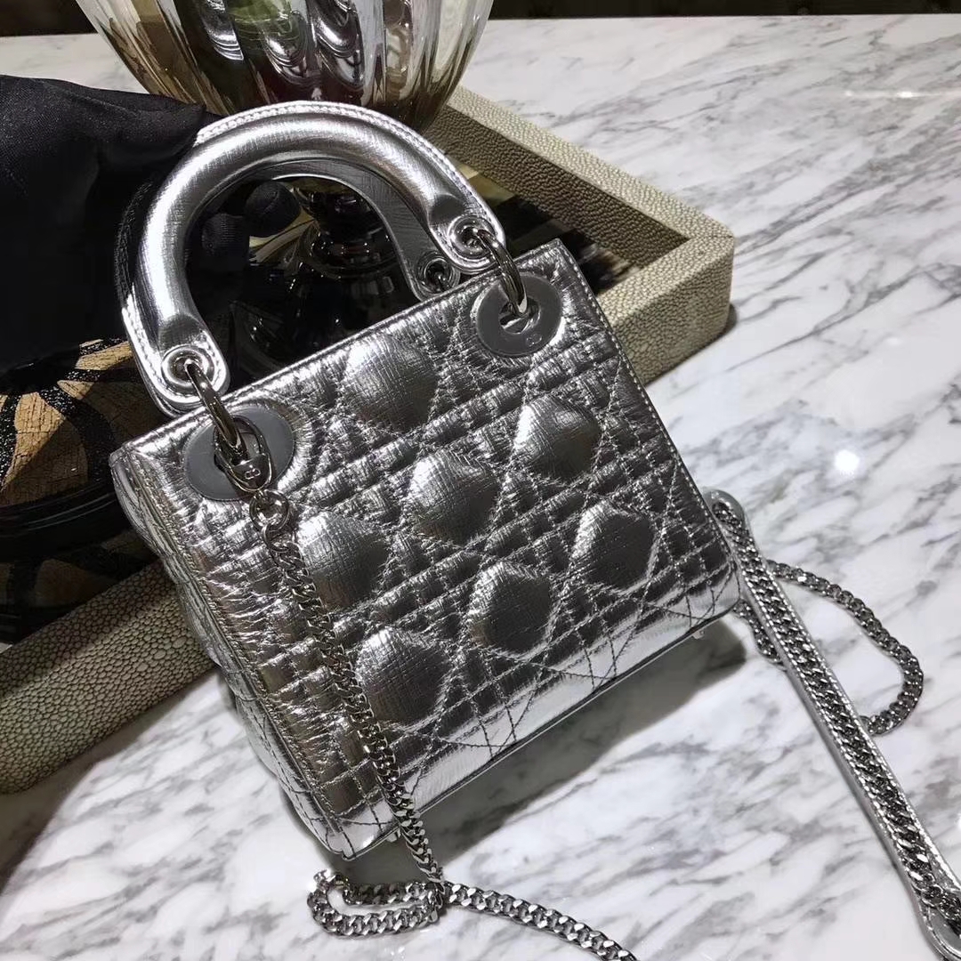 Dior Lady 三格戴妃包 小羊皮 金属银 银扣 翻盖式开口