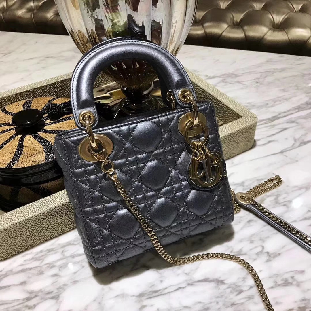 Dior Lady 三格戴妃包 小羊皮 锡器灰 金扣  翻盖式开口 全球发售