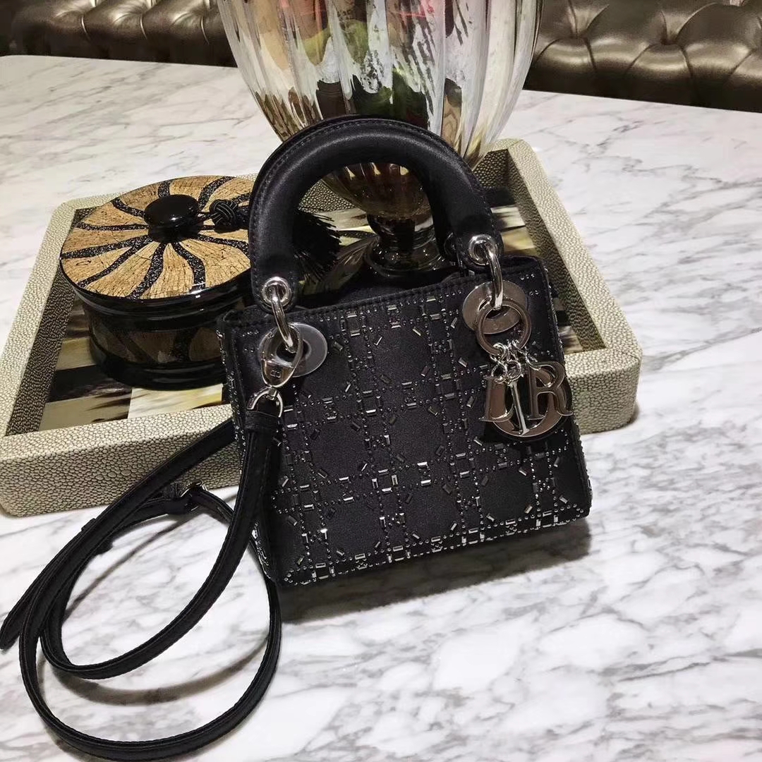 Dior Lady 三格戴妃包小羊皮 黑色 银扣 翻盖式开口