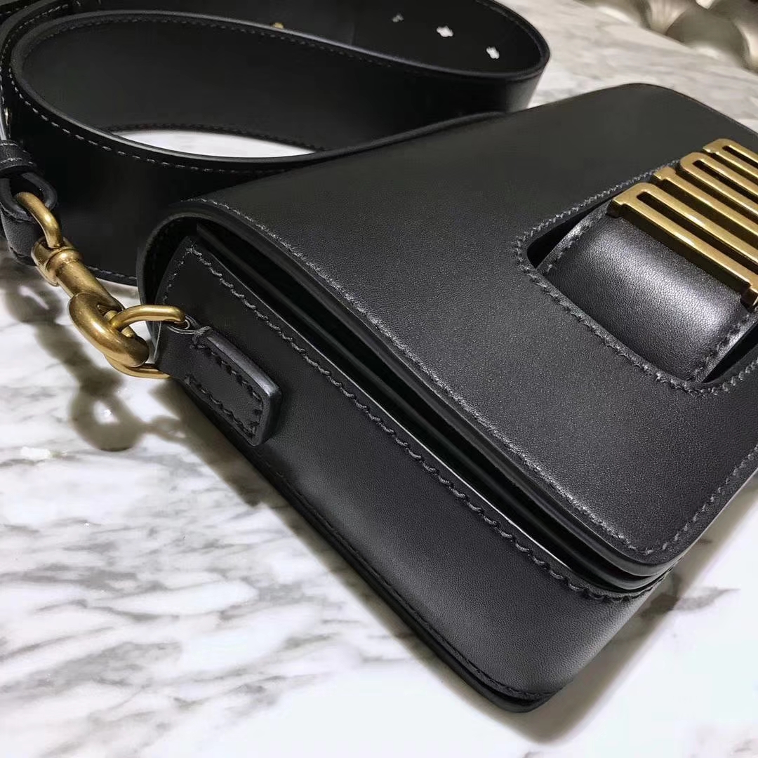 DIOR迪奥 翻盖牛皮包 25cm 黑色 金扣 