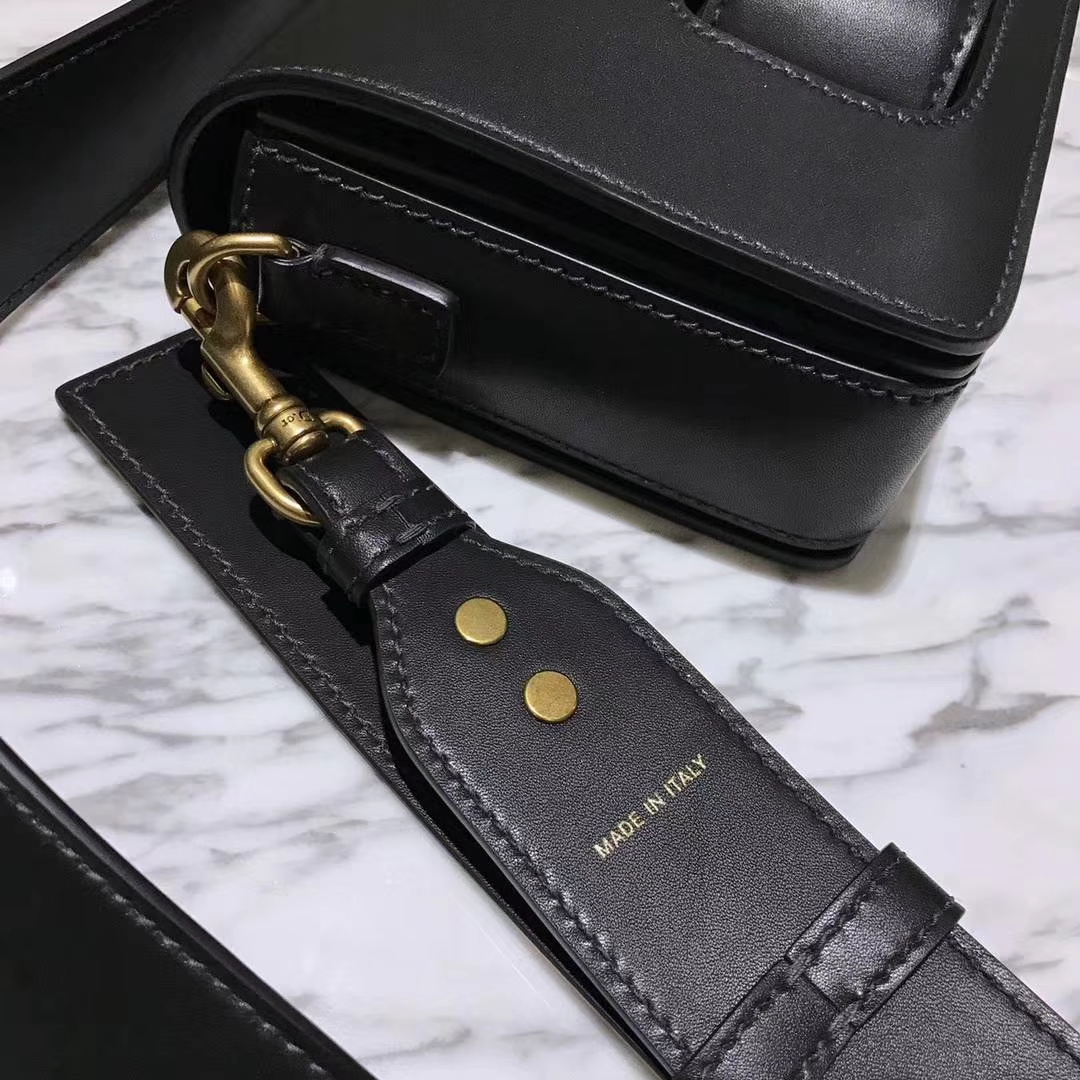 DIOR迪奥 翻盖牛皮包 25cm 黑色 金扣 
