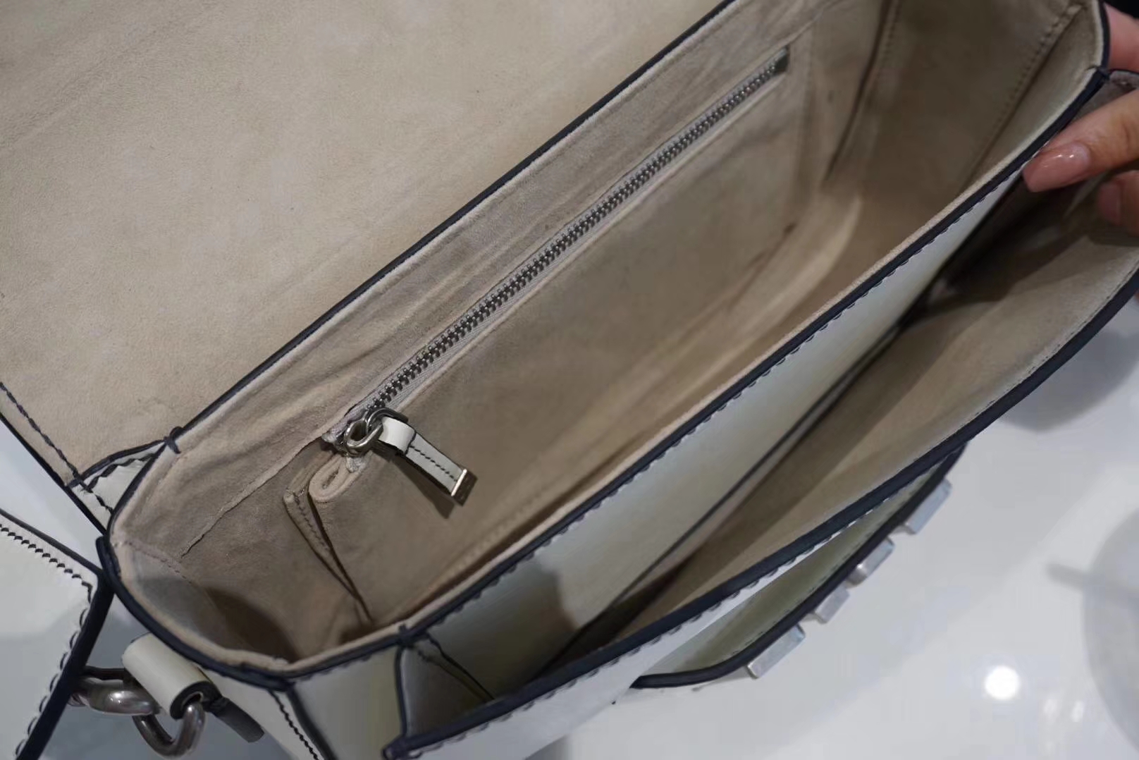 DIOR迪奥 翻盖牛皮包 25cm 白色 金扣 