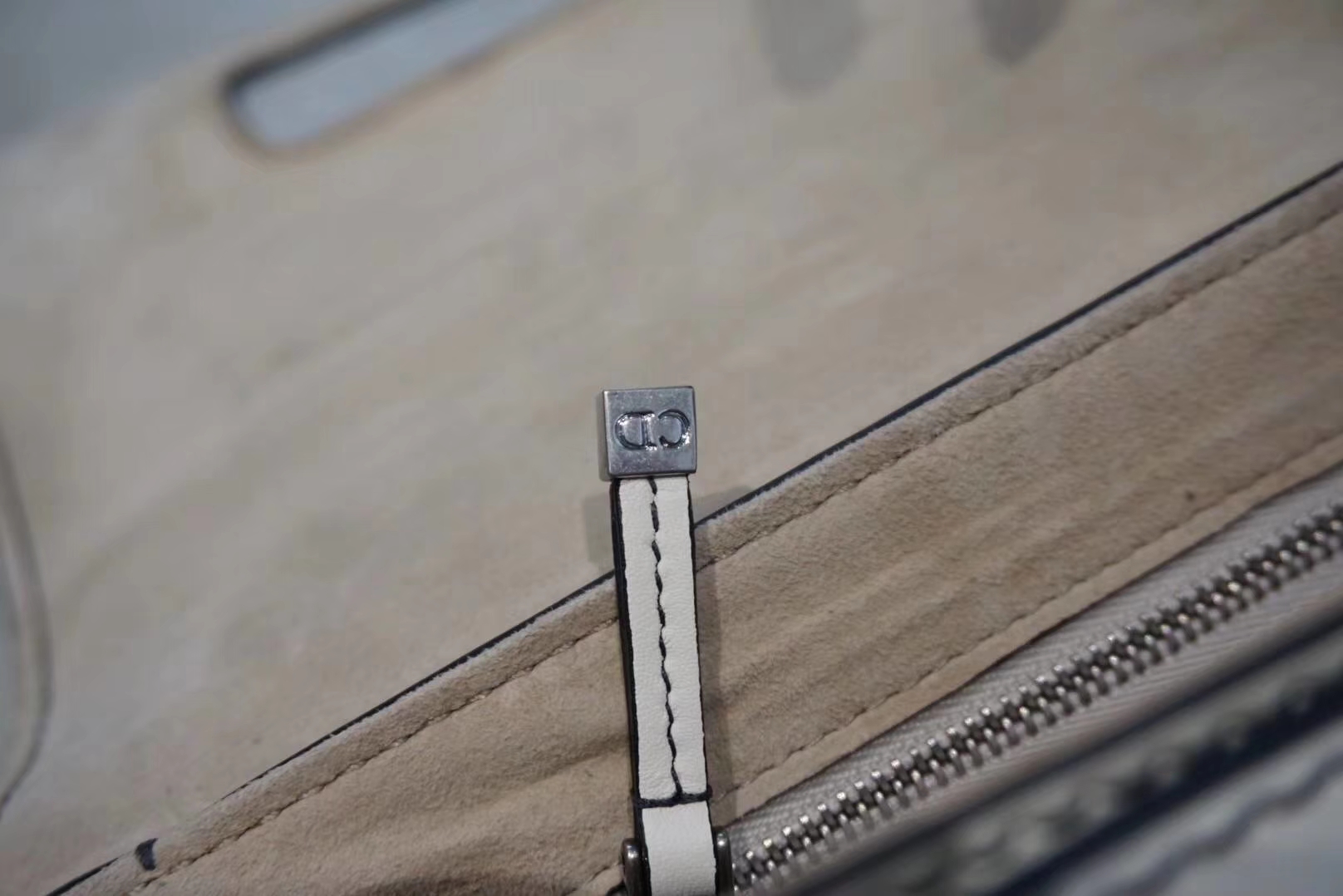 DIOR迪奥 翻盖牛皮包 25cm 白色 金扣 