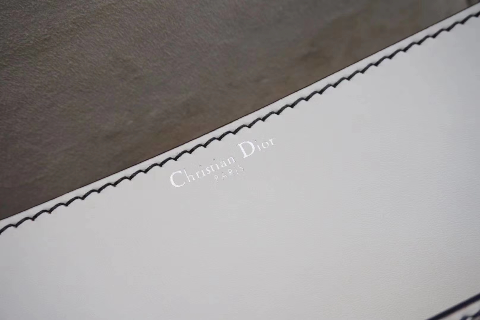 DIOR迪奥 翻盖牛皮包 25cm 白色 金扣 