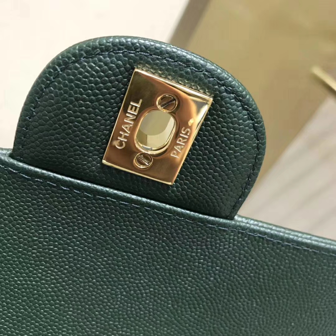 Chanel 香奈儿Ｖ字秀 25cm 采用进口小鱼籽酱皮 纯铜五金