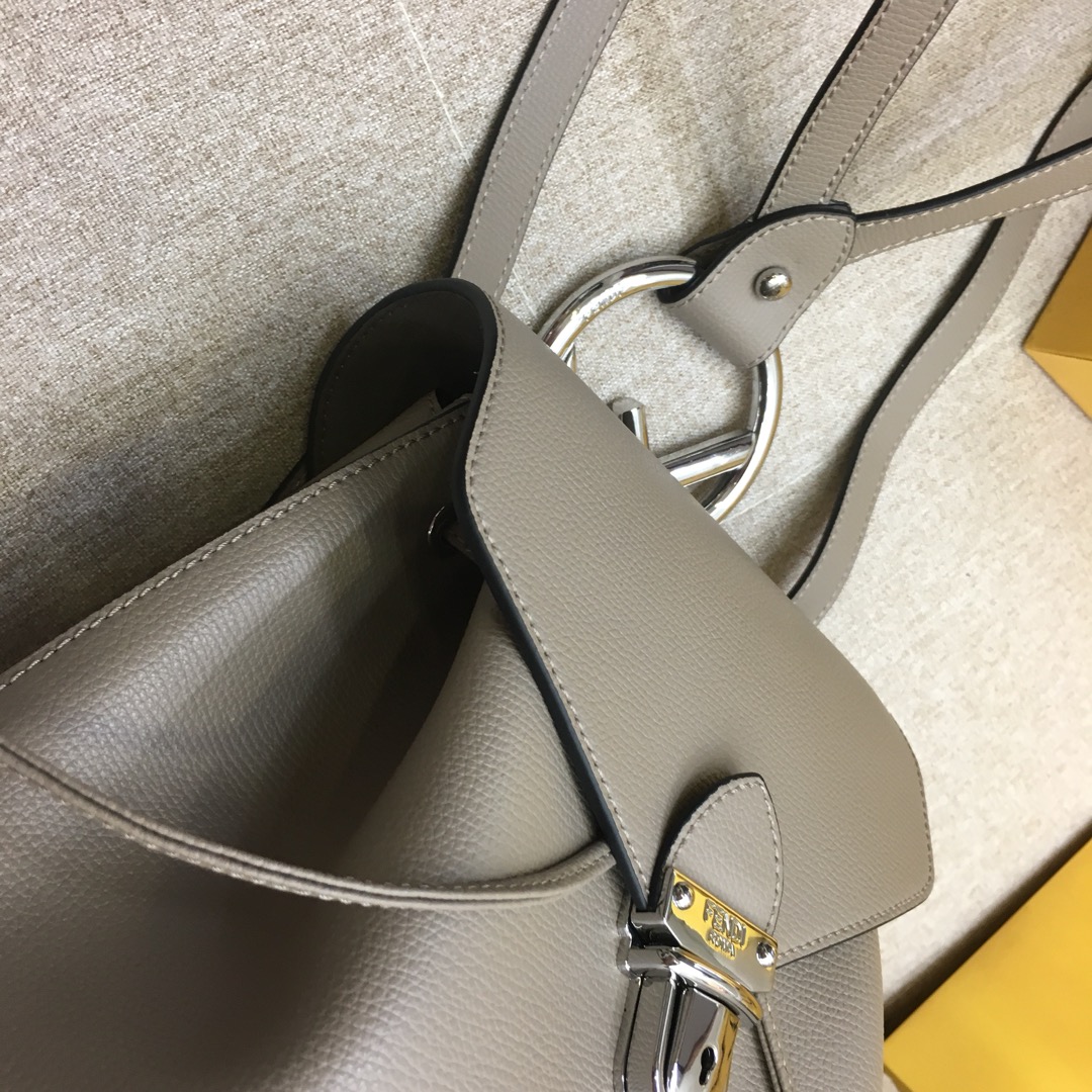 FENDI新款背包 灰色 全新F标志 5508 抽绳开合 21x15x25