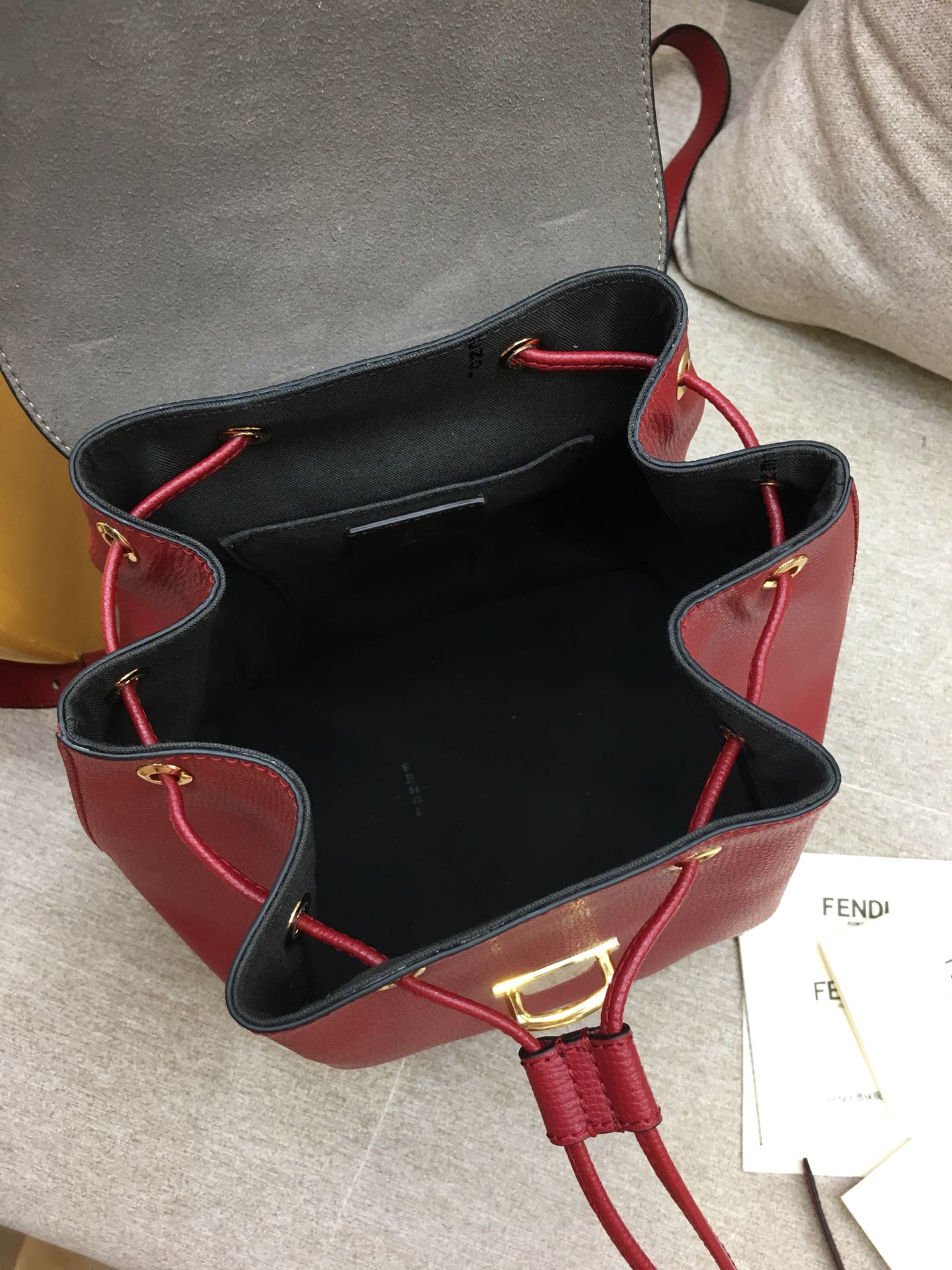 FENDI 芬迪 新款背包 全新F标志的金属手柄   21x15x25 红色 5508 