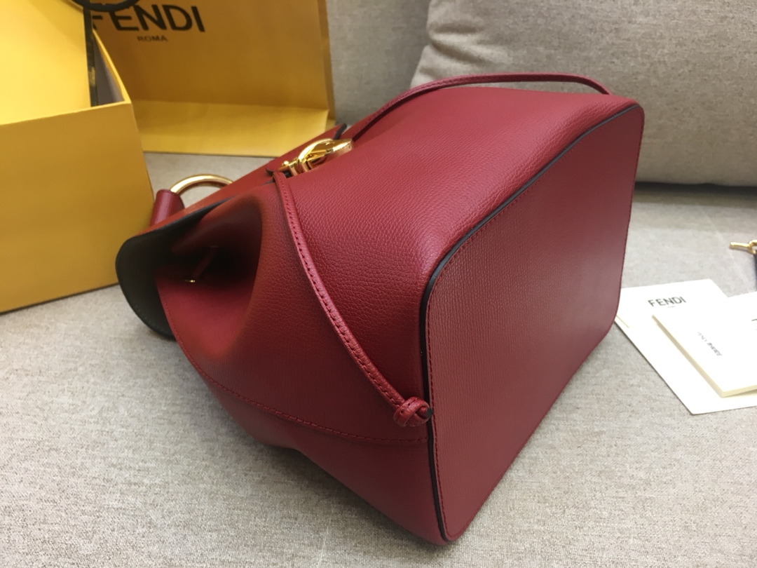FENDI 芬迪 新款背包 全新F标志的金属手柄   21x15x25 红色 5508 