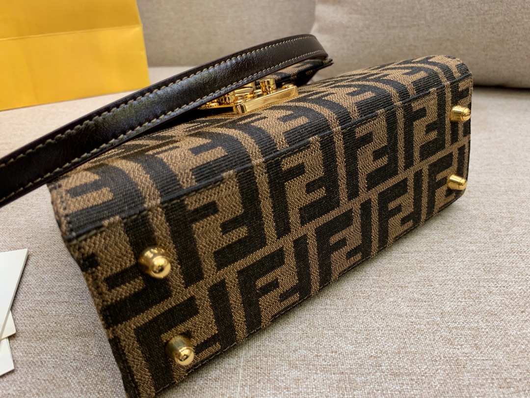 Fendi 芬迪 现货 vintage 中古包 22x16x9cm 8006 老花FF 复古 低调耐看