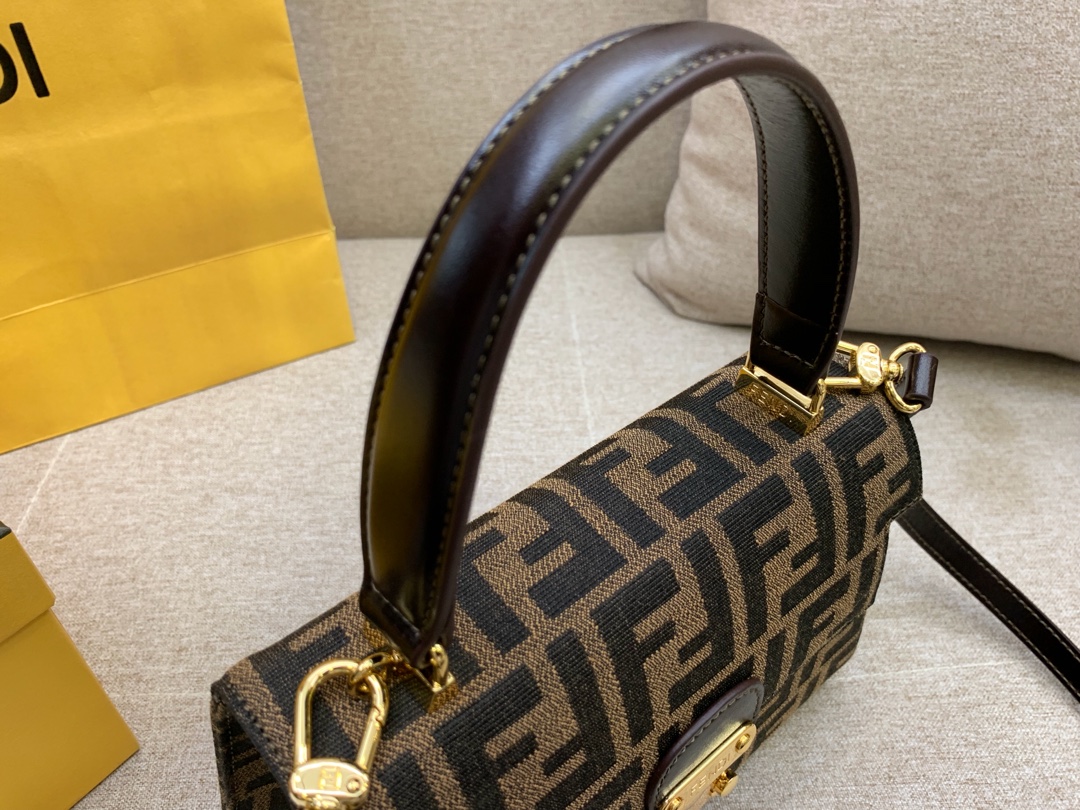 Fendi 芬迪 现货 vintage 中古包 22x16x9cm 8006 老花FF 复古 低调耐看