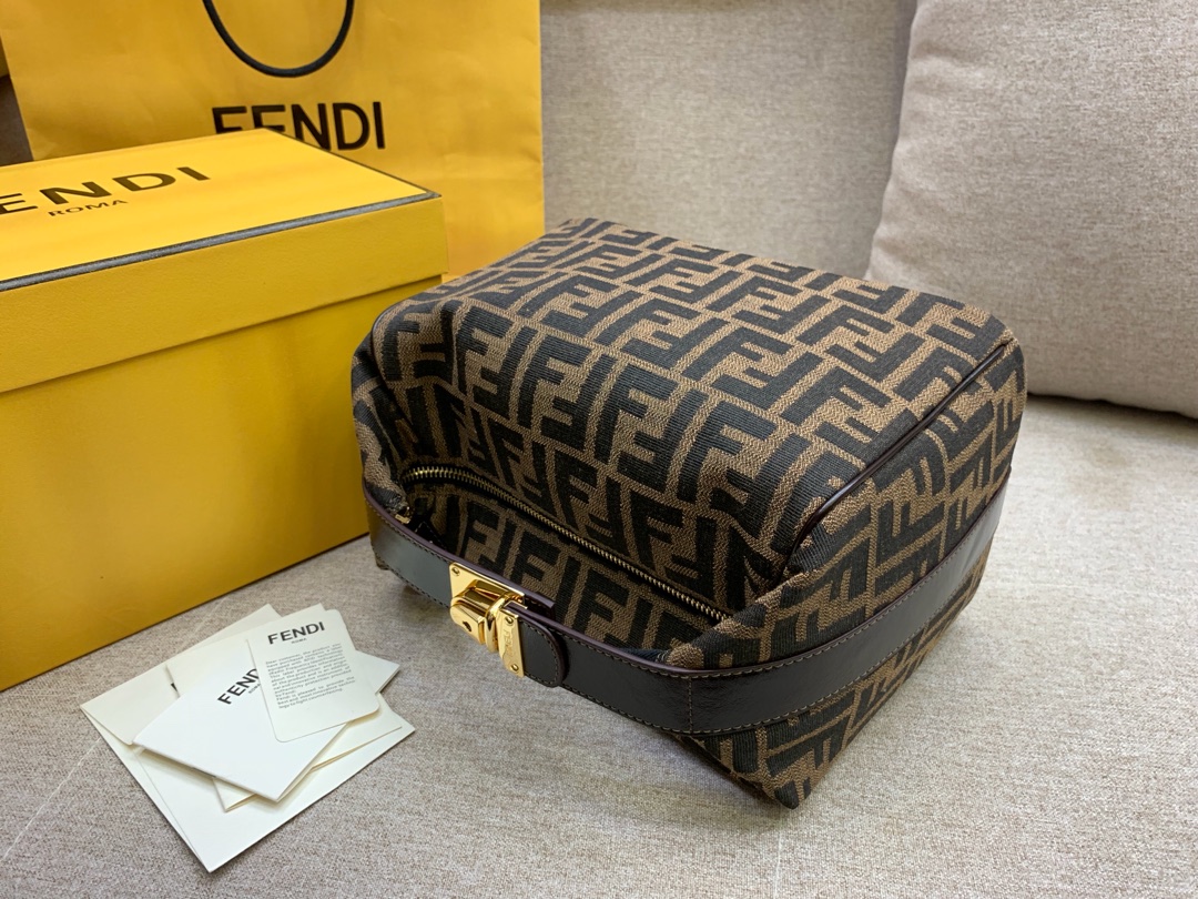 Fendi 芬迪 现货 vintage 中古老花化妆包 专柜复刻 老花FF 复古 25x15x17