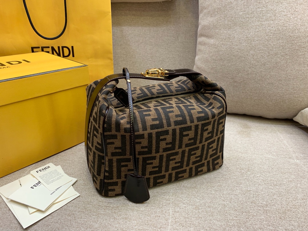 Fendi 芬迪 现货 vintage 中古老花化妆包 专柜复刻 老花FF 复古 25x15x17