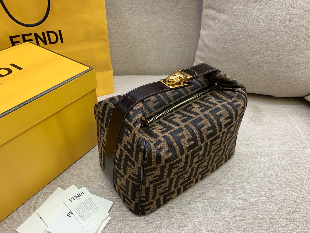 Fendi 芬迪 现货 vintage 中古老花化妆包 专柜复刻 老花FF 复古 25x15x17