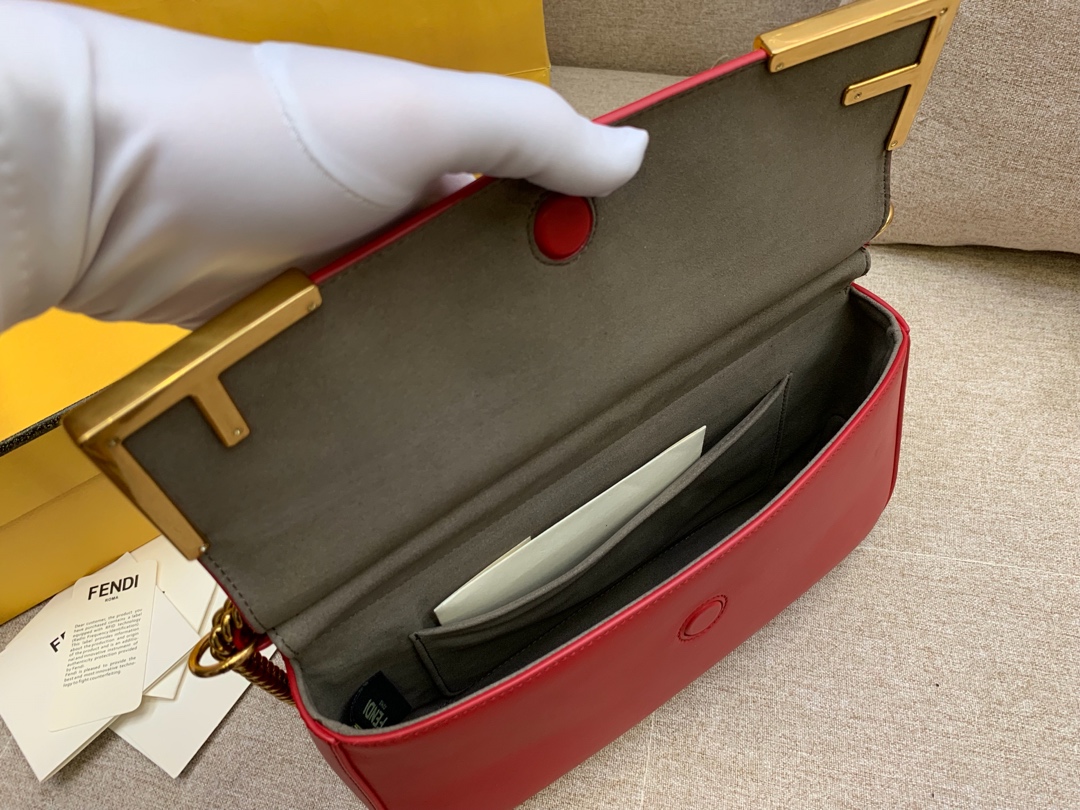 Fendi 芬迪现货 双面手提包 金属 F 图案 肩背斜跨手提 布压制对版面料 饰有棕色 FF 主题图 27x16x8cm-原单站_原单包包工厂货源 Fendi 芬迪现货 双面手提包 金属 F 图案 肩背斜跨手提 布压制对版面料 饰有棕色 FF 主题图 27x16x8cm