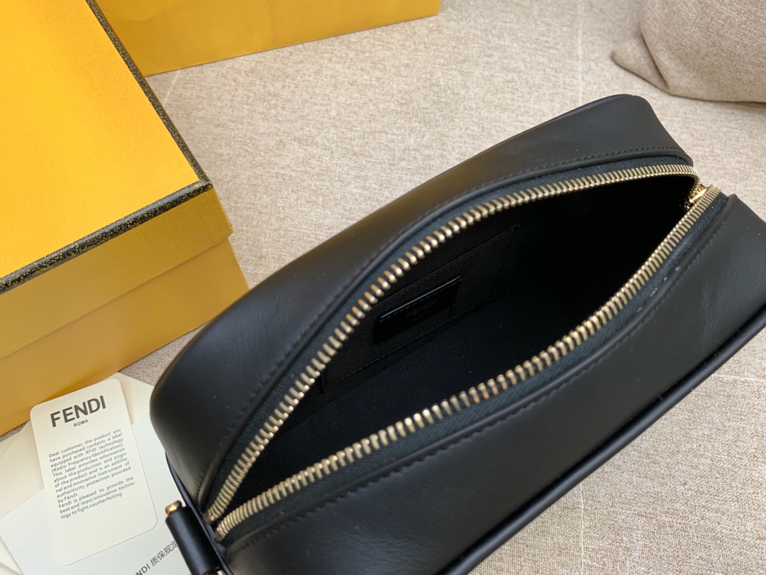 Fendi 芬迪 现货 最新相机包 22x15x7cm 8855 新款F标志