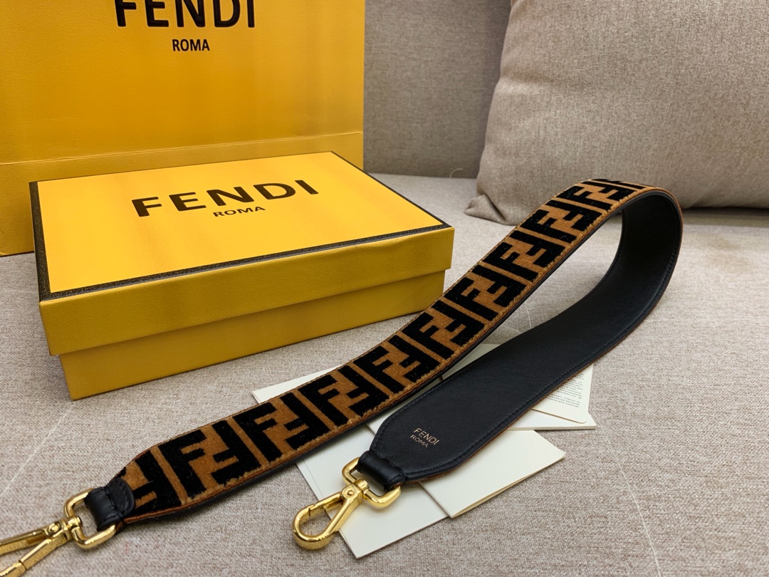 FENDI 现货 STRAP YOU 最新肩带 羊毛  尺寸：90cm 