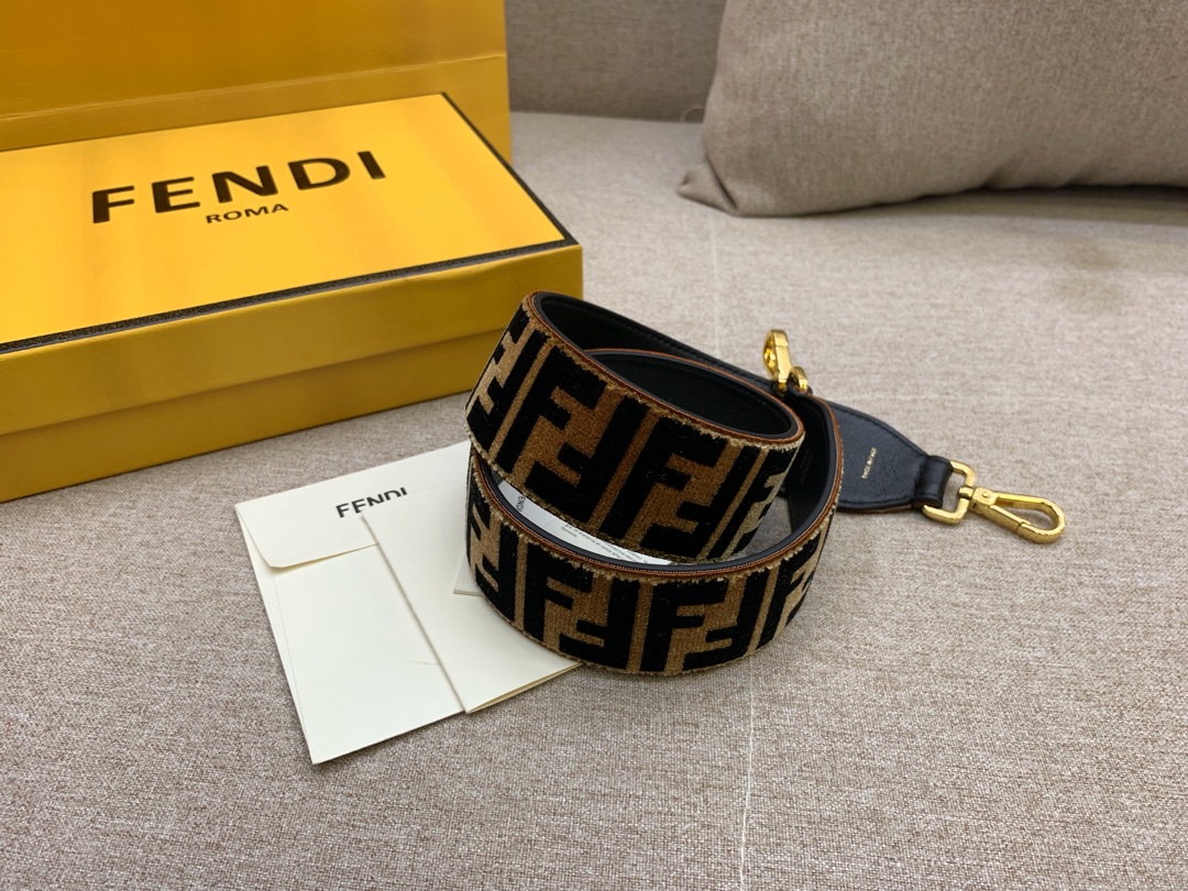 FENDI 现货 STRAP YOU 最新肩带 羊毛  尺寸：90cm 