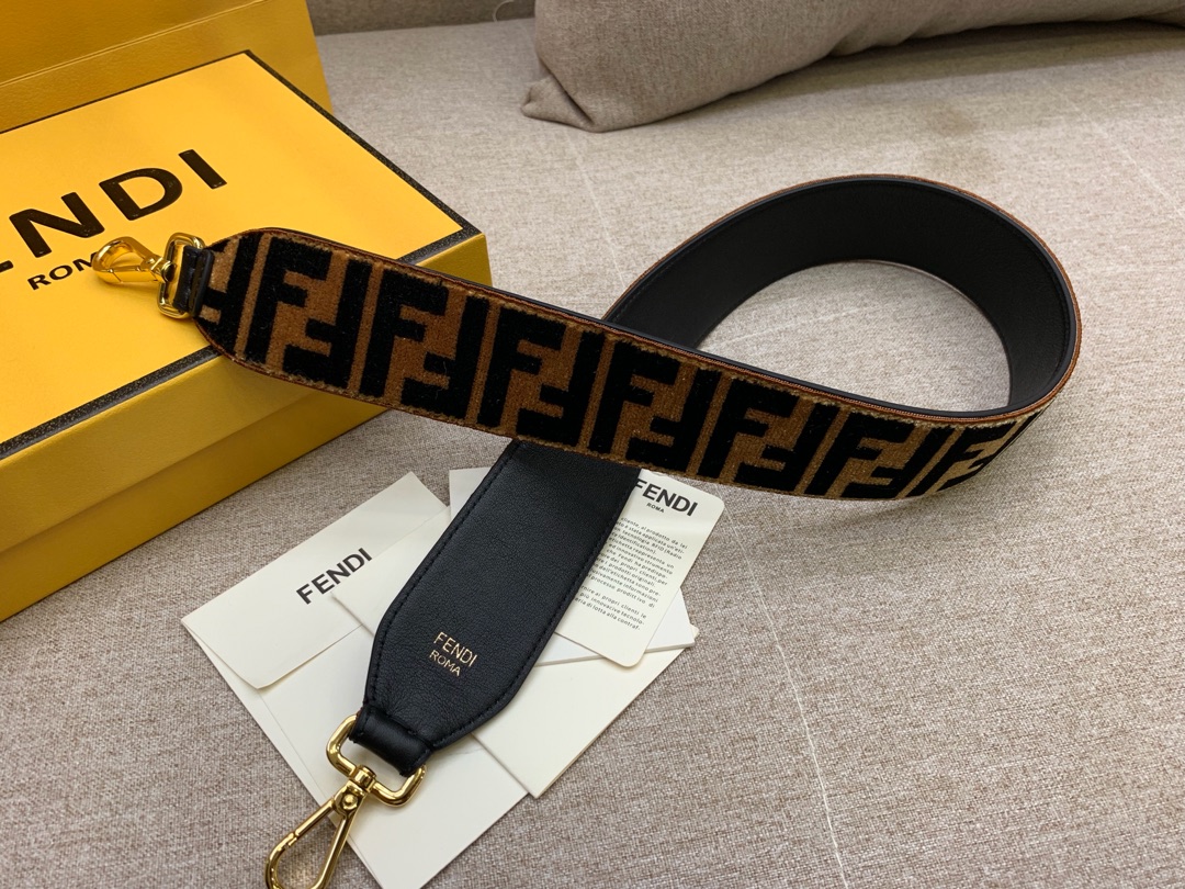 FENDI 现货 STRAP YOU 最新肩带 羊毛  尺寸：90cm 