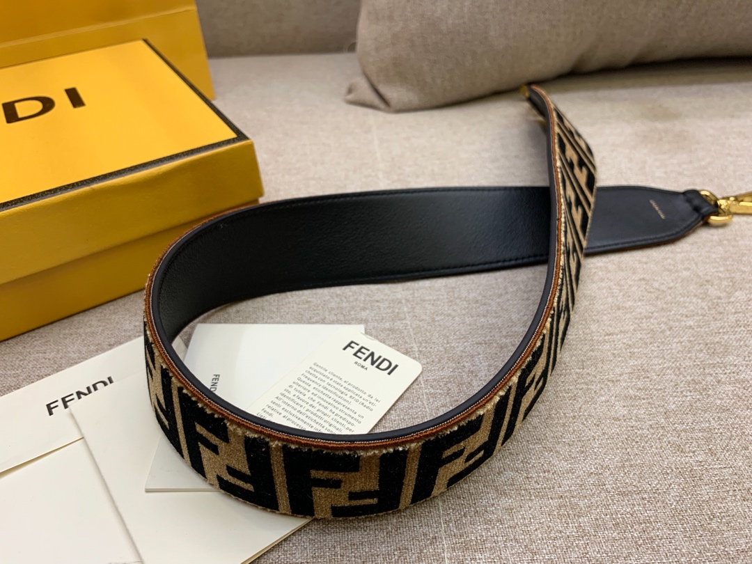 FENDI 现货 STRAP YOU 最新肩带 羊毛  尺寸：90cm 