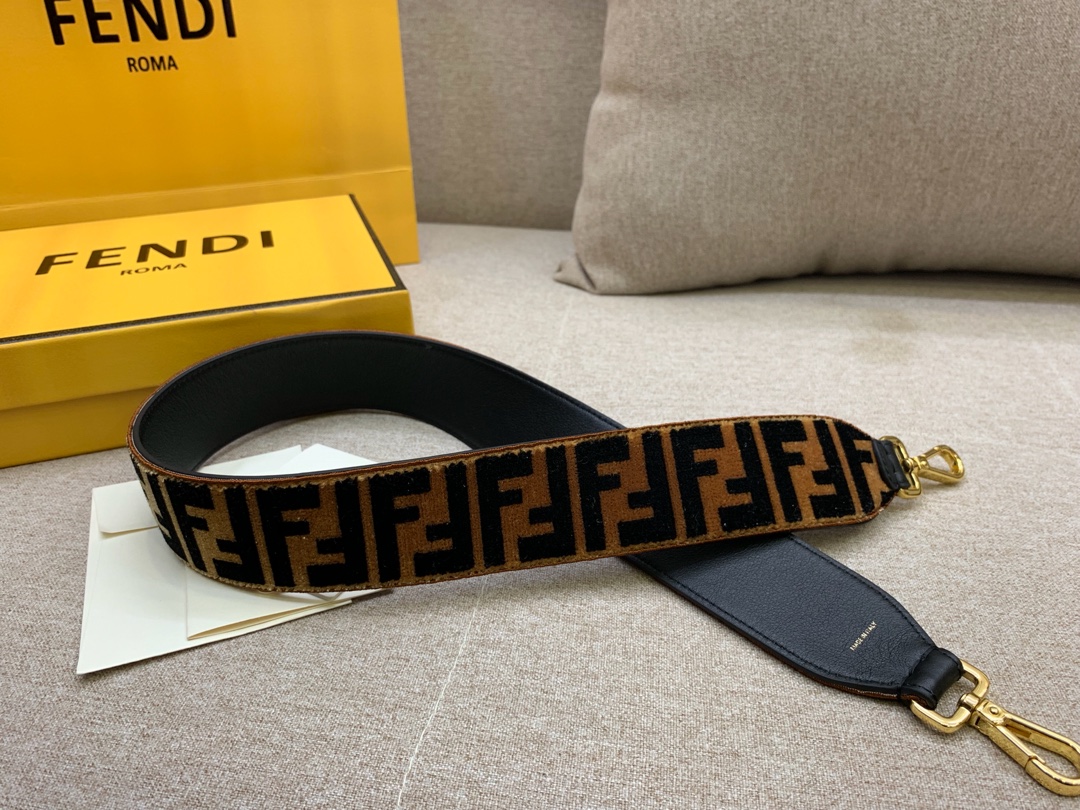 FENDI 现货 STRAP YOU 最新肩带 羊毛  尺寸：90cm 