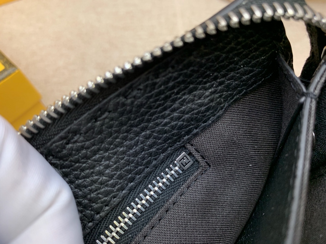 Monster系列Bag bug最新男士手包 柔韧小牛皮 23*15 881201
