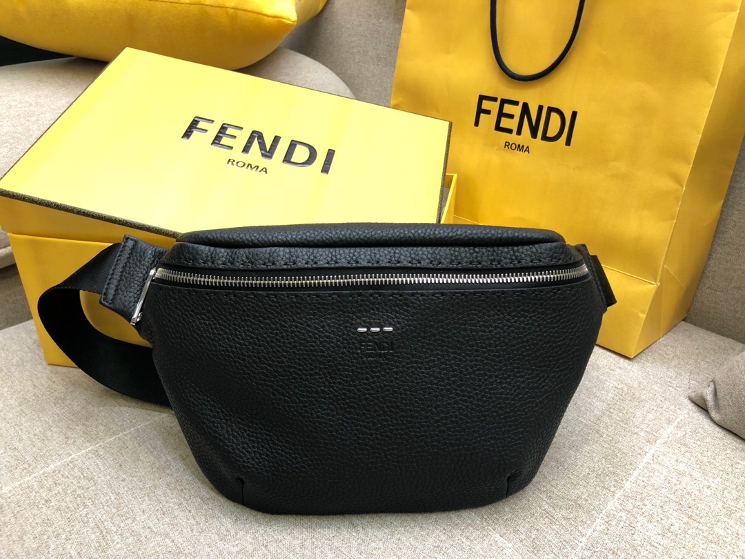 FENDI芬迪 最新腰包 可当胸包  拉链开合腰包 28×20 5569 小牛皮制成 手工缝线
