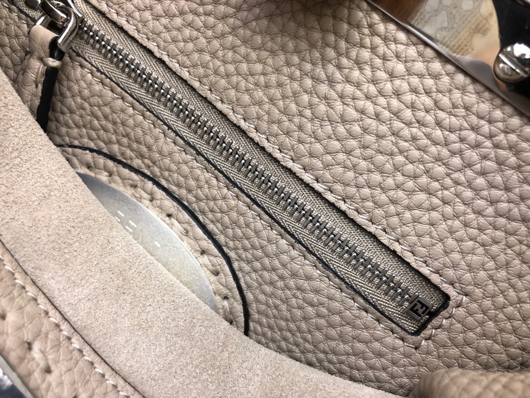 FENDI 芬迪 peekaboo  全钢五金   24k真空电镀 进口小牛皮 23.11.18cm 8813 