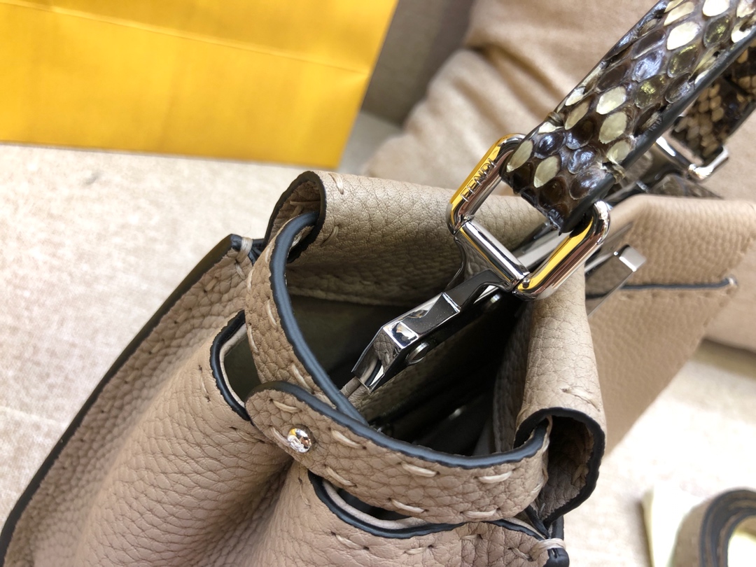 FENDI 芬迪 peekaboo  全钢五金   24k真空电镀 进口小牛皮 23.11.18cm 8813 