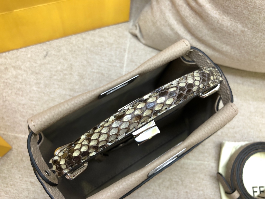 FENDI 芬迪 peekaboo  全钢五金   24k真空电镀 进口小牛皮 23.11.18cm 8813 