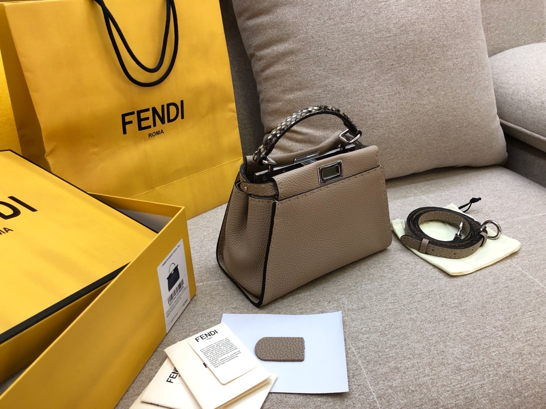 FENDI 芬迪 peekaboo  全钢五金   24k真空电镀 进口小牛皮 23.11.18cm 8813 