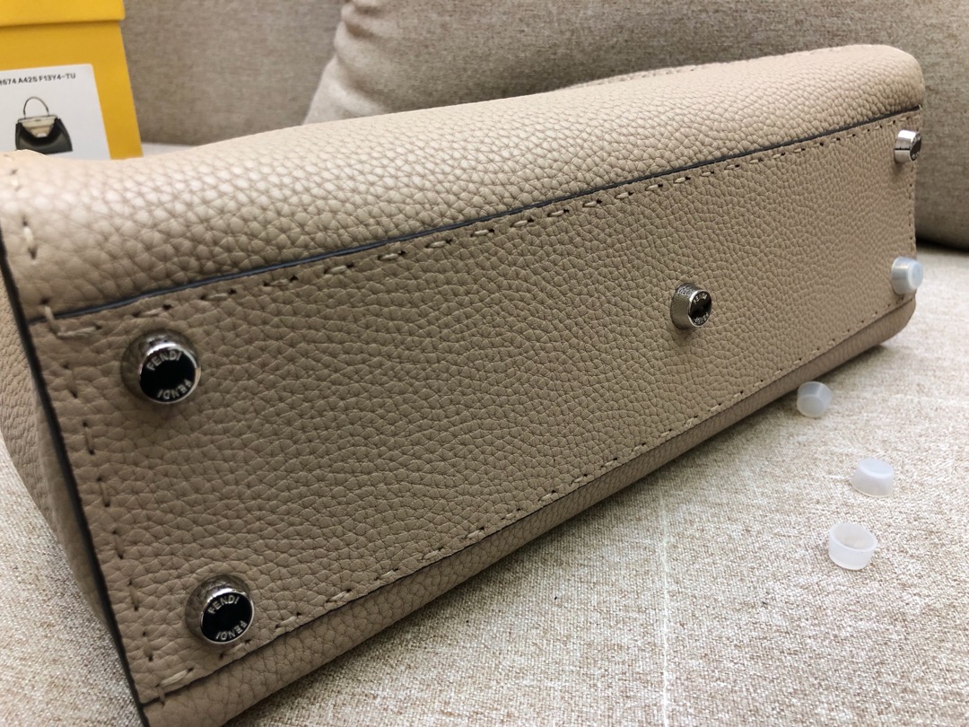 FENDI芬迪 peekaboo 全钢五金 24k真空电镀 进口小牛皮 米灰色 33.12.26cm 8812